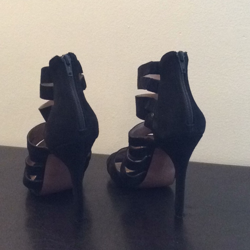 New BCBG Black strappy heels - Picture 8 of 8